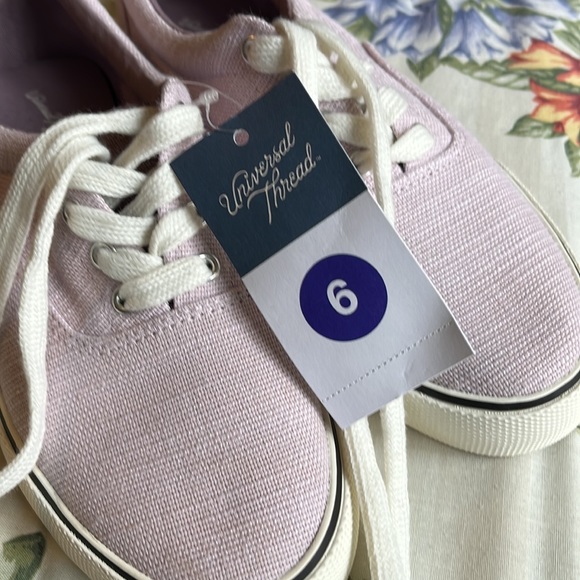 🧨 Final Markdown - Tennis Shoes - Picture 2 of 4